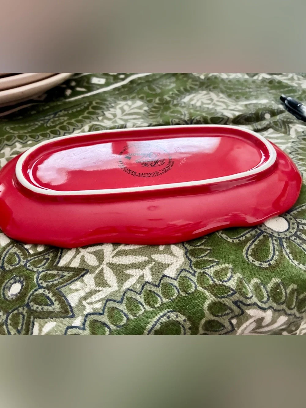 Pioneer Woman Red & White Butter Dish w/Glass Pull Top. EC. Embossed Floral Side